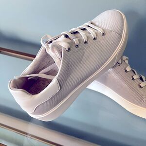 Naturalizer Morrison Silver Textured Sneakers NWOT